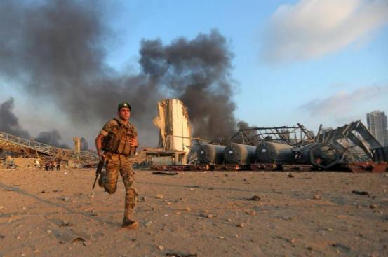 叙利亚连夜遭无人机突袭，多地军事基地都被盯上，更惊险的是，这已经是两天里的第二次