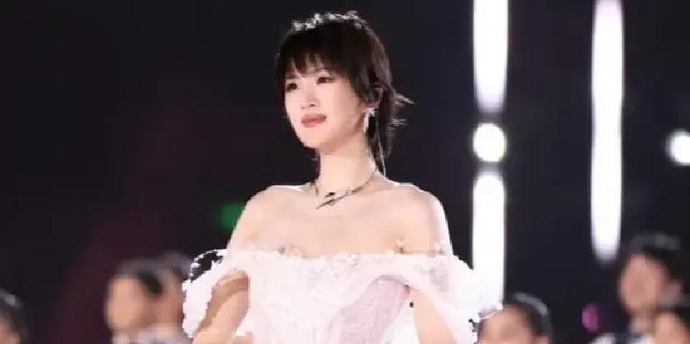 痛点：影视行业成本高企、效率低下，新人待遇不公引发焦虑；观众渴望优质内容与公平生