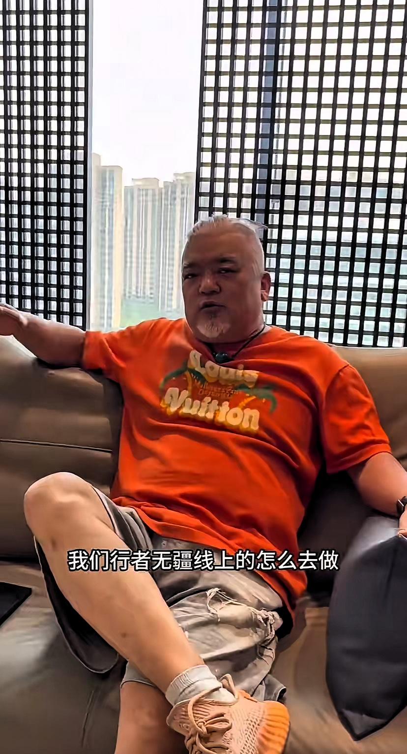 震撼了！

西安知名大佬，大熊哥，年赚约50亿

大熊哥手握全城70%的电梯广告