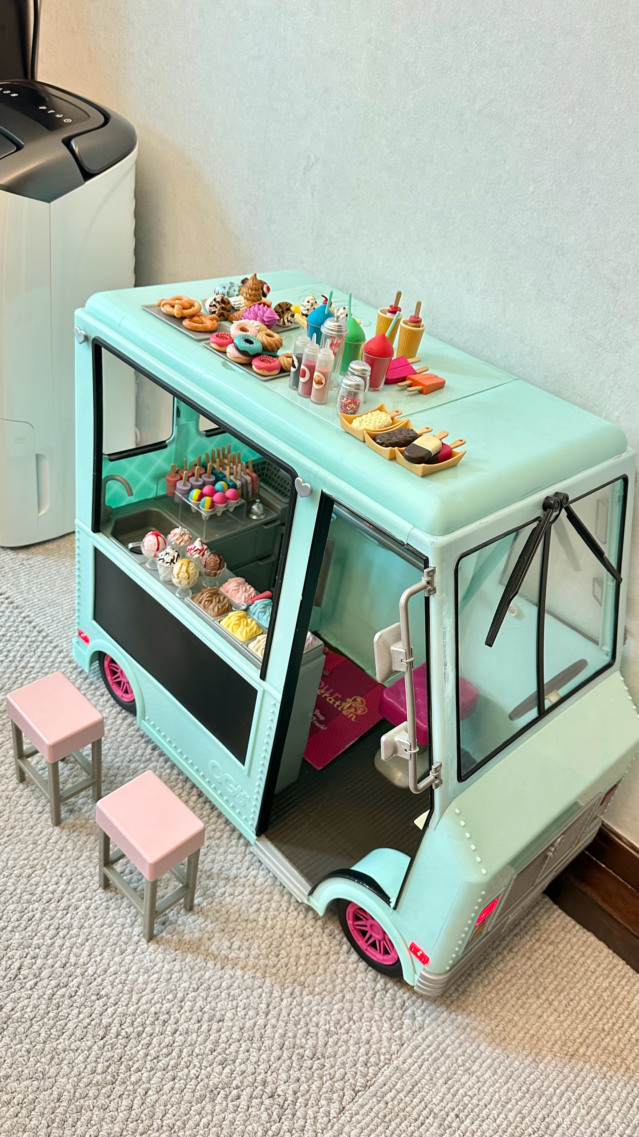 mo最宝贝的玩具之一，还记得是在海港城那家toys买回来的。那一次怎么哄他回深圳
