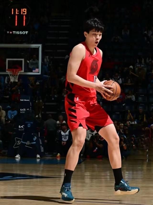 小杨不仅可以报销路费，光每天餐补150美元，折合人民币千元，就超过国内大多数人好