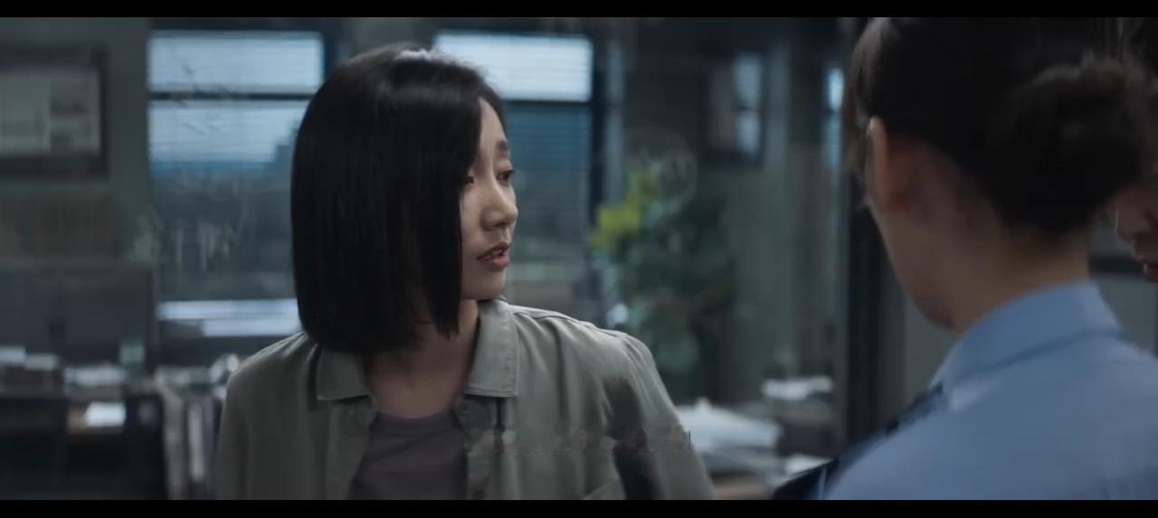 《执念如影》的剧情太雷人了！
第一，那个钢琴老师是系列凶杀案的凶手，但她并不坏。