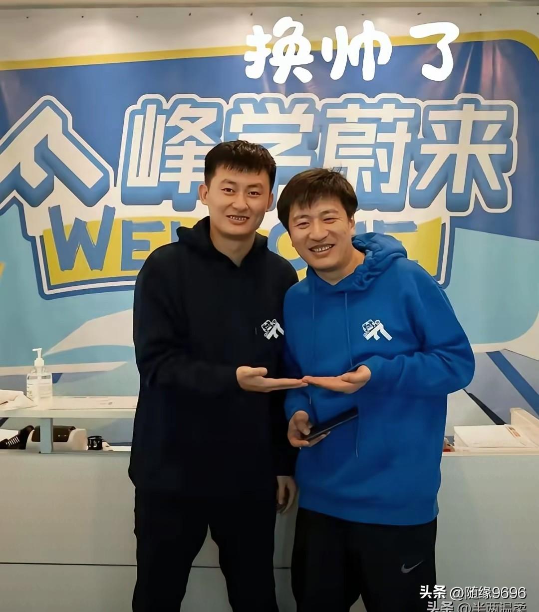 有人说武亮老师第一次直播，是在模仿张雪峰老师。我认为：模仿也是一种能力，说明武亮