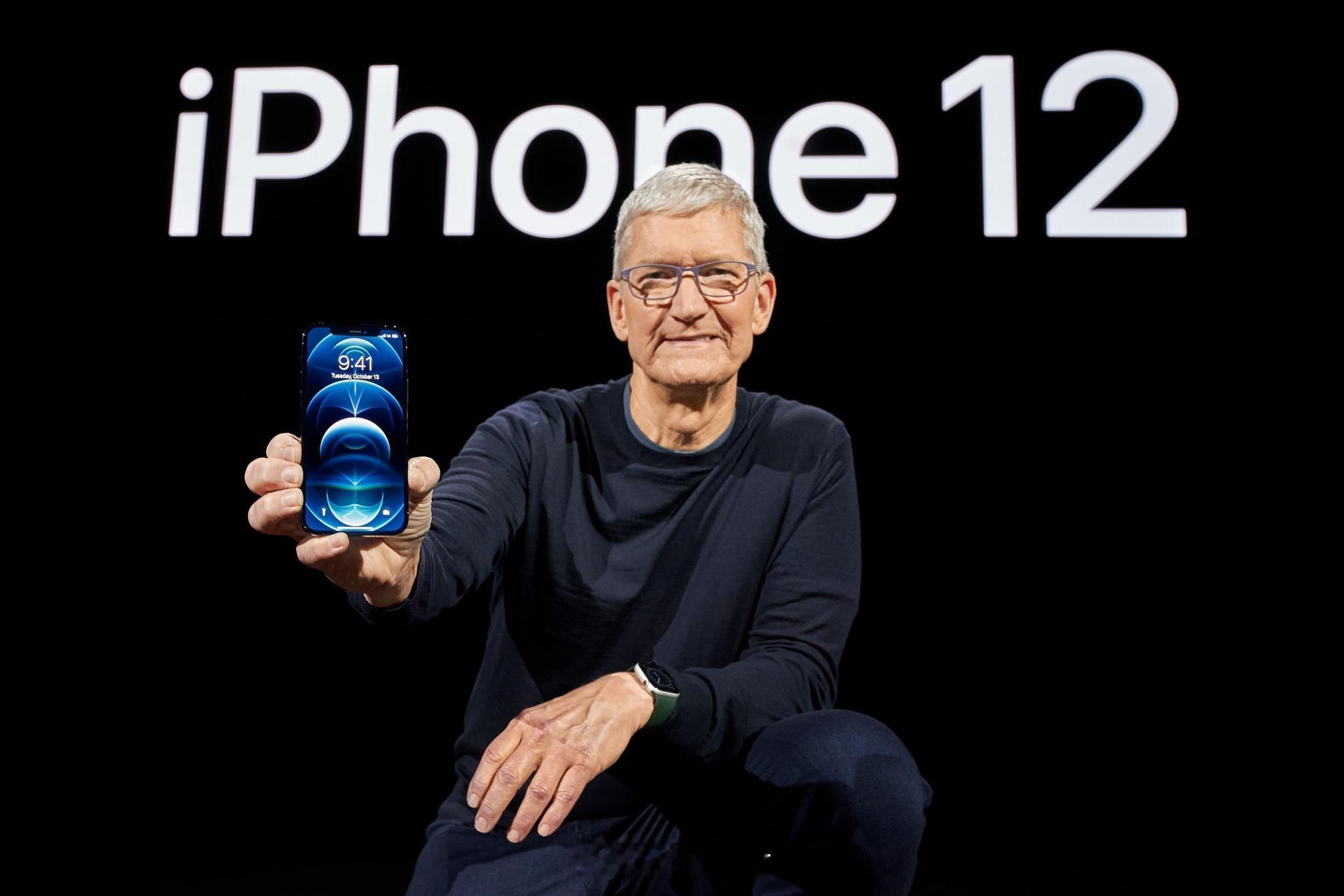 分析师预测苹果将调整iPhone发布节奏，具体来看：2025年下半年iPhone
