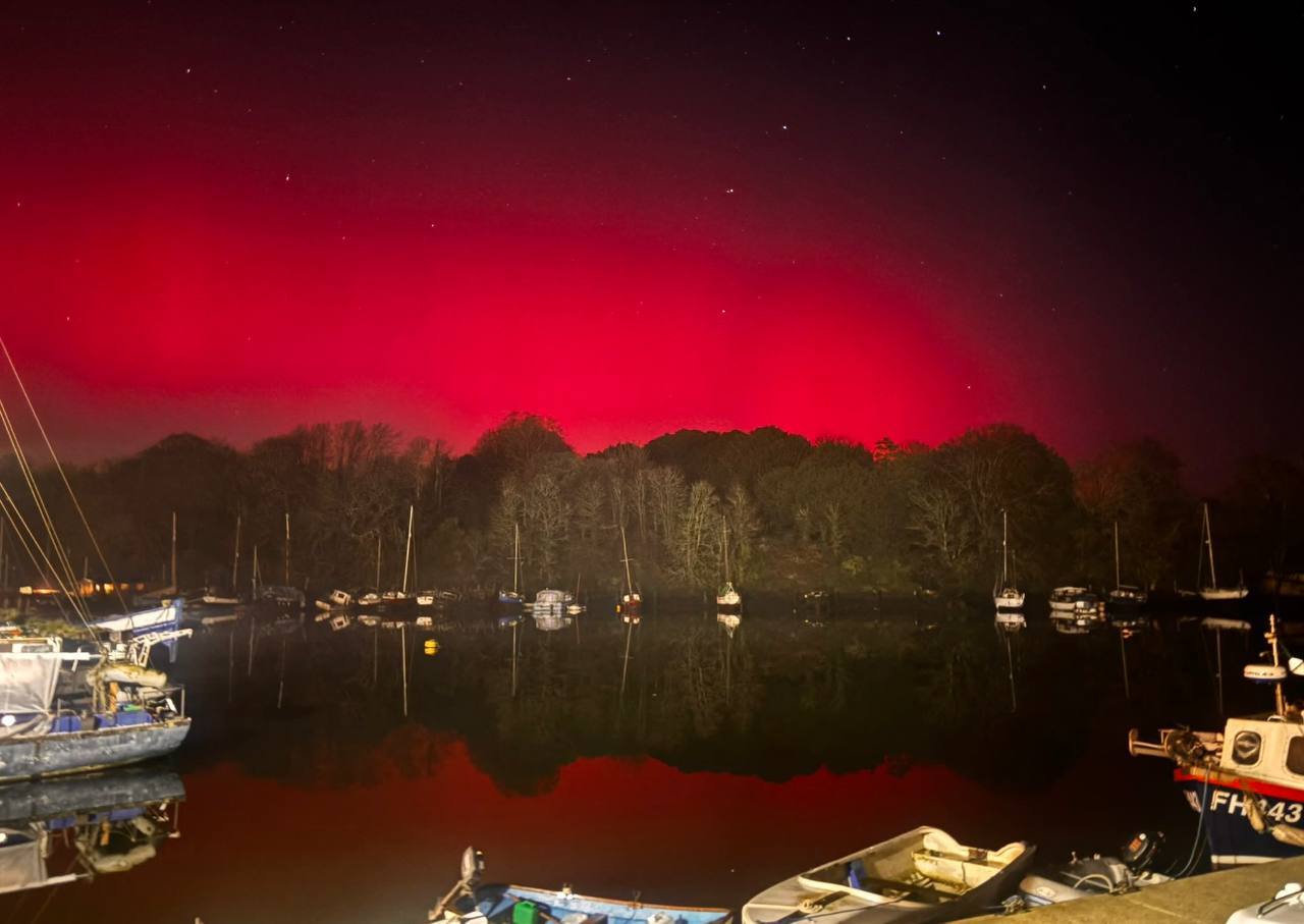 由于太阳发生强烈耀斑，俄罗斯及欧洲上空出现了北极光。 