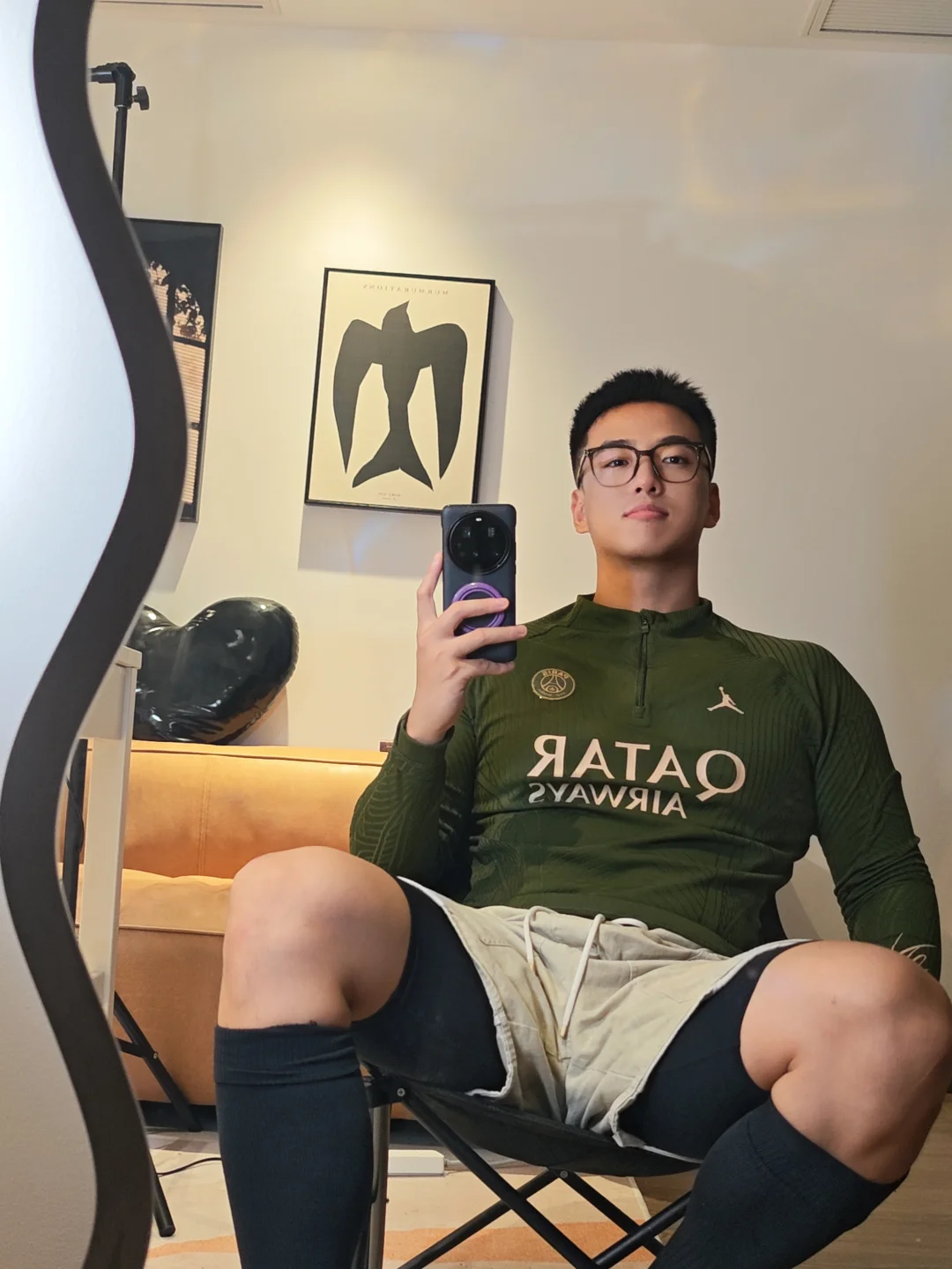 戴眼镜还好还是不戴