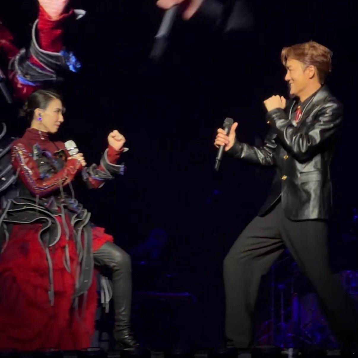 吴克群被戴佩妮锁喉戴佩妮演唱会嘉宾吴克群 一开始还以为是舞台冲突，点开笑晕！戴佩