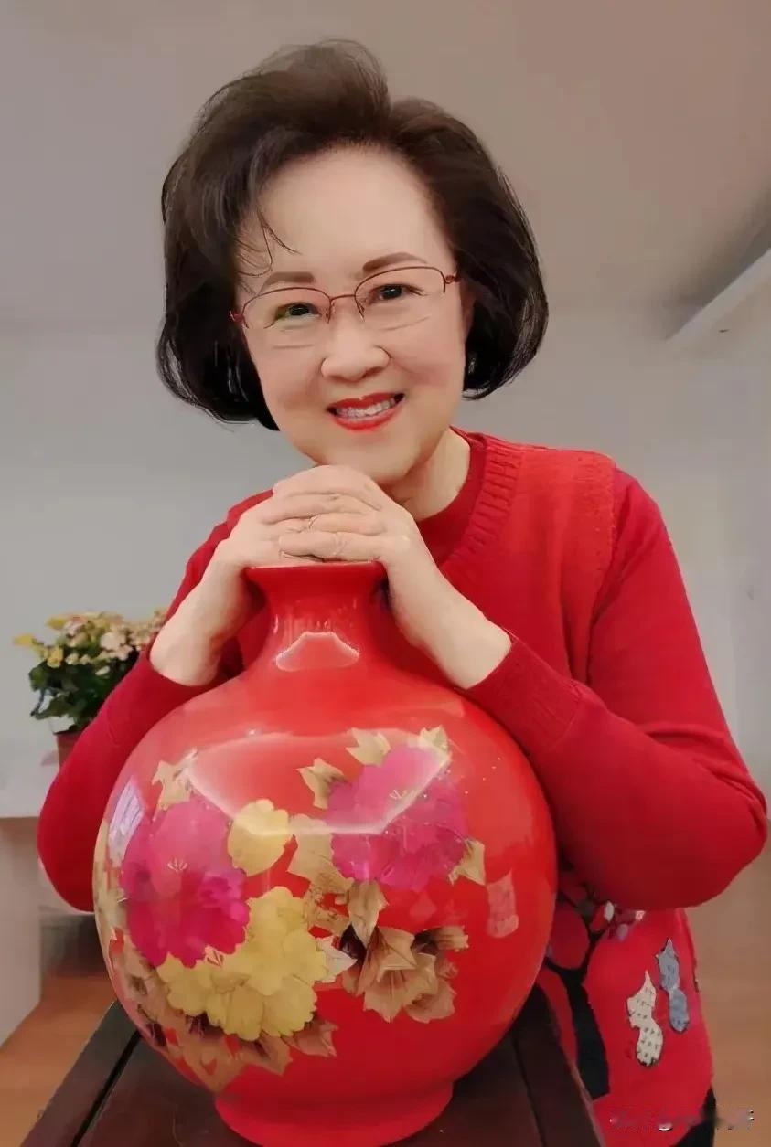 琼瑶翩然离去，她还是南开的亲戚呢！

琼瑶本名陈喆，1938年4月20日出生于四