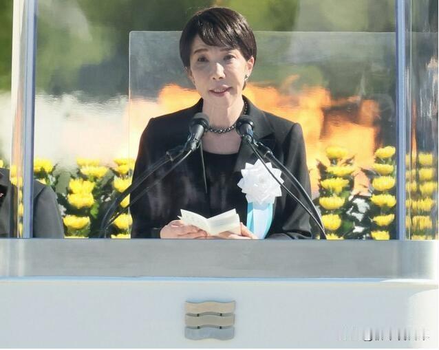 关于高市首相访问广岛与长崎，参加原子弹死难者的纪念仪式以及和平祈愿活动。
很多媒