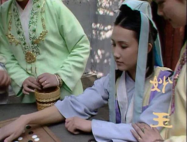 《红楼梦》中三个不同种类的尼姑，对照和分析，虽是不同类型，但有着共同的特点，是对