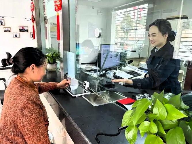 取款超五万不再需要登记！最近这个新规一出，直接冲上了热搜。很多人的第一反应都是：