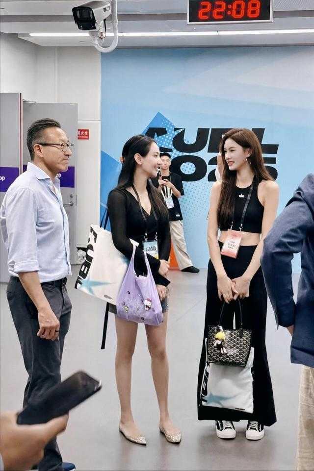  蔡崇信王秋怡绯闻翻车，网传恋情原来是编造剧本
蔡王恋情绯闻刷屏后彻底翻车：一张