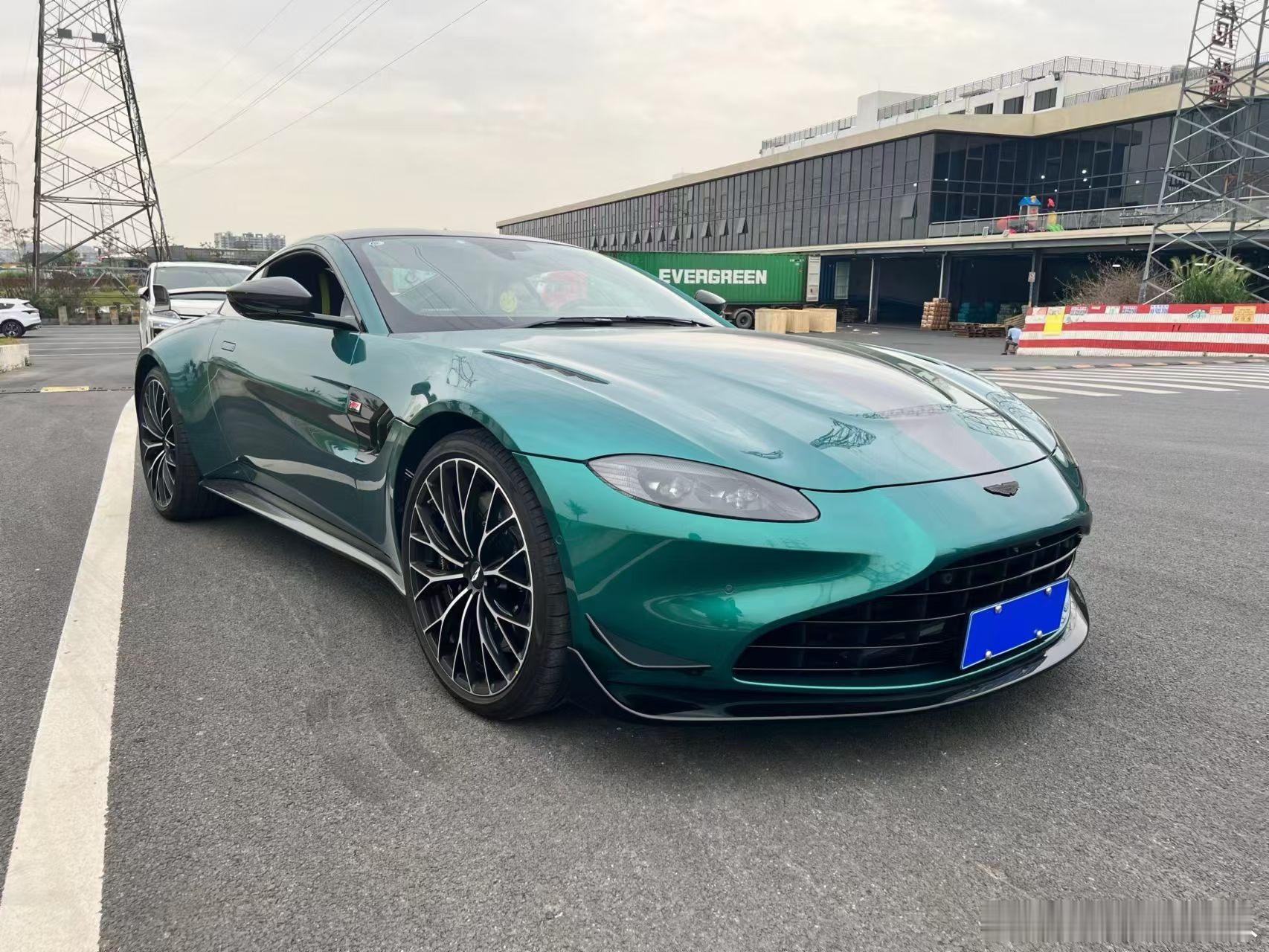 每一份热爱，都值得全力以赴。Vantage F1 Edition，阿斯顿马丁重返