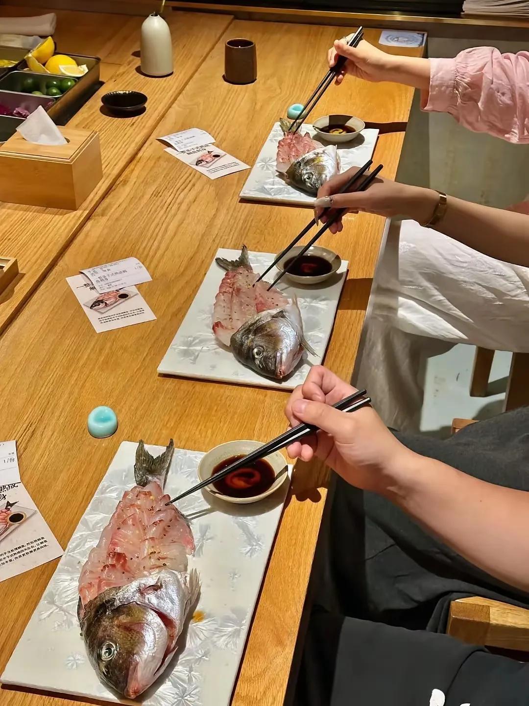 这在夏季吃这些东西会不会很容易坏肚子？是不是也很容易把寄生虫吃到肚子里去？据说这