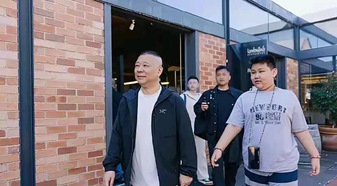 老郭的小儿子，胖嘟嘟肉墩墩的，看样子，差不多也有个十来岁了吧！可爱滴！