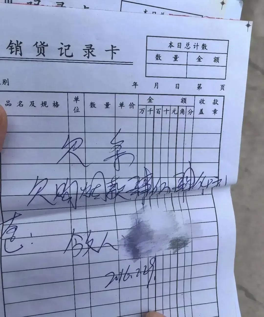 江西这哥们儿黄某可真是个“借钱高手”啊！他和好几个姑娘谈恋爱，骗她们说是工程老板
