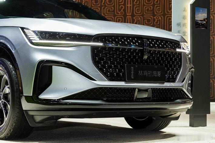 今日，第二十三届广州国际汽车展览会于广交会展馆拉开帷幕，林肯汽车携旗下众明星车型