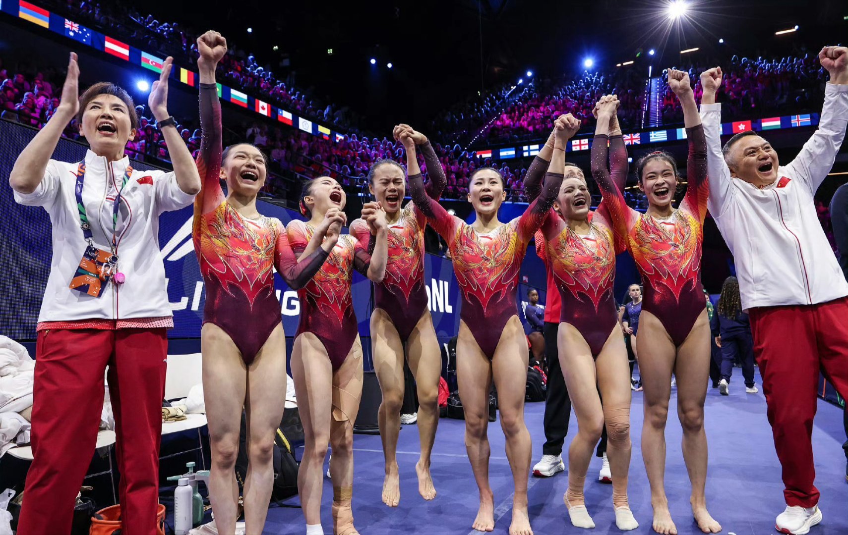 中国体操女团时隔20年夺冠这绝对难以置信，女团居然也能冠军？要说男团，那是冠军亚