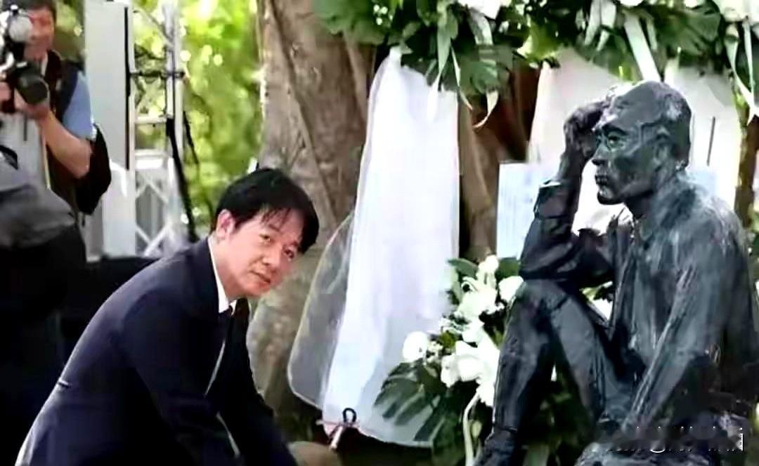 《七律·斥民族败类赖清德》
 
孽逆分裂祸九州，
汉奸丑态露奸谋。
痴心独路伤龙