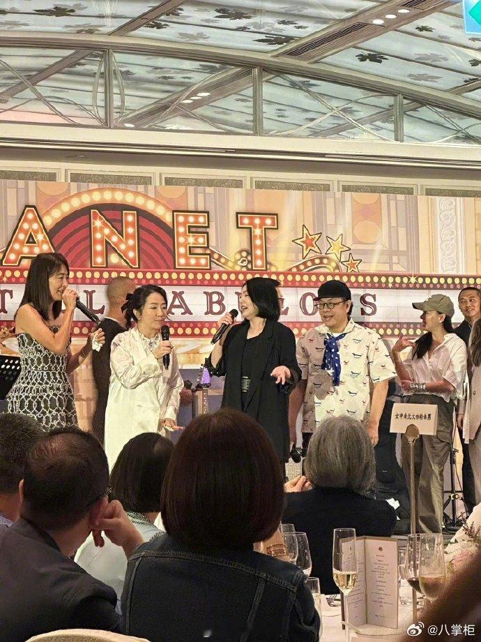 #小S蔡康永参加好友生日聚会# 小S、蔡康永参加贾永婕生日聚会，梦回康熙来了！ 