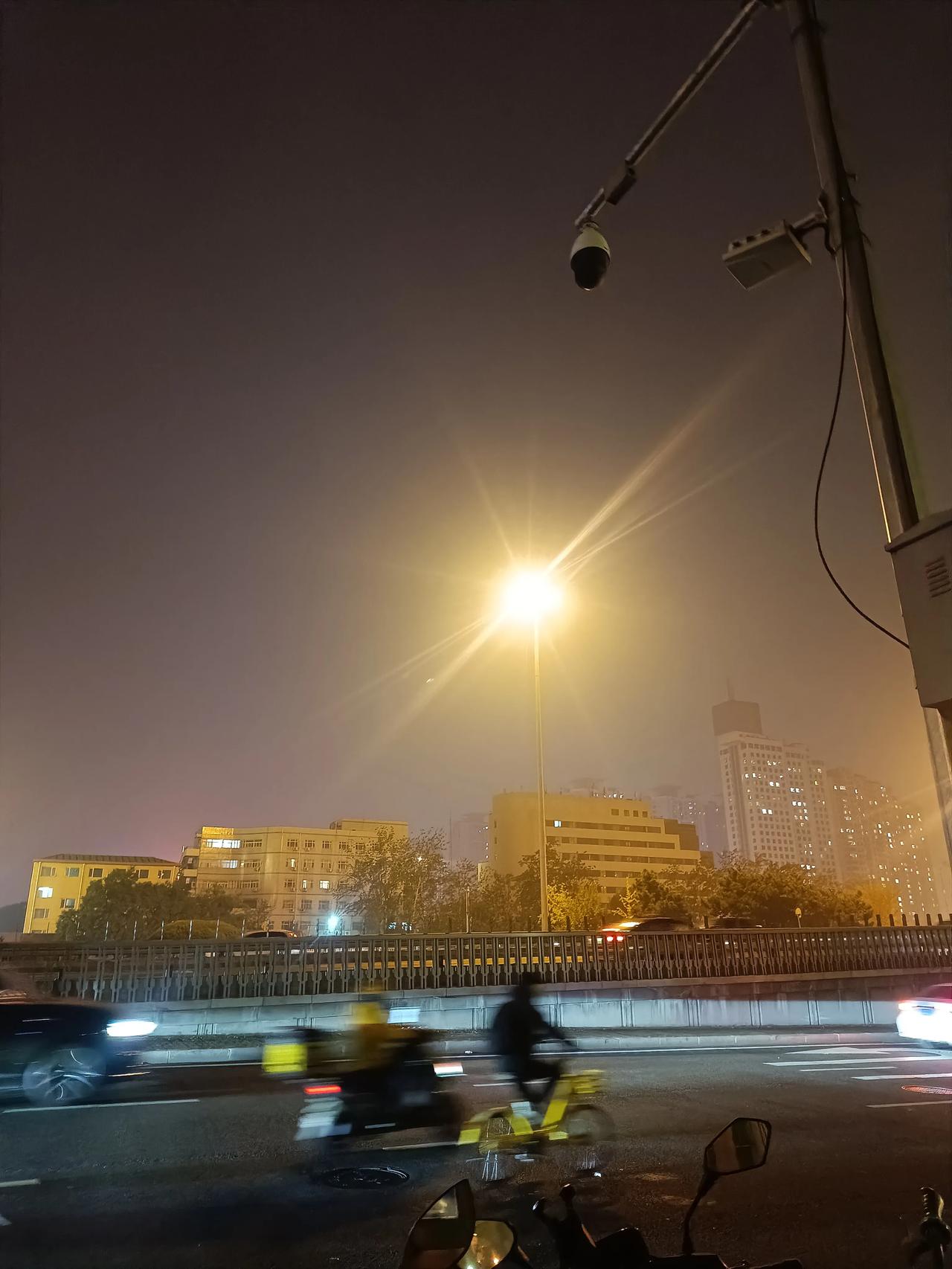 十月的最后一天了啊，明天就是十一月了，什么时候才能找到女朋友呢？大龄剩男真的好想