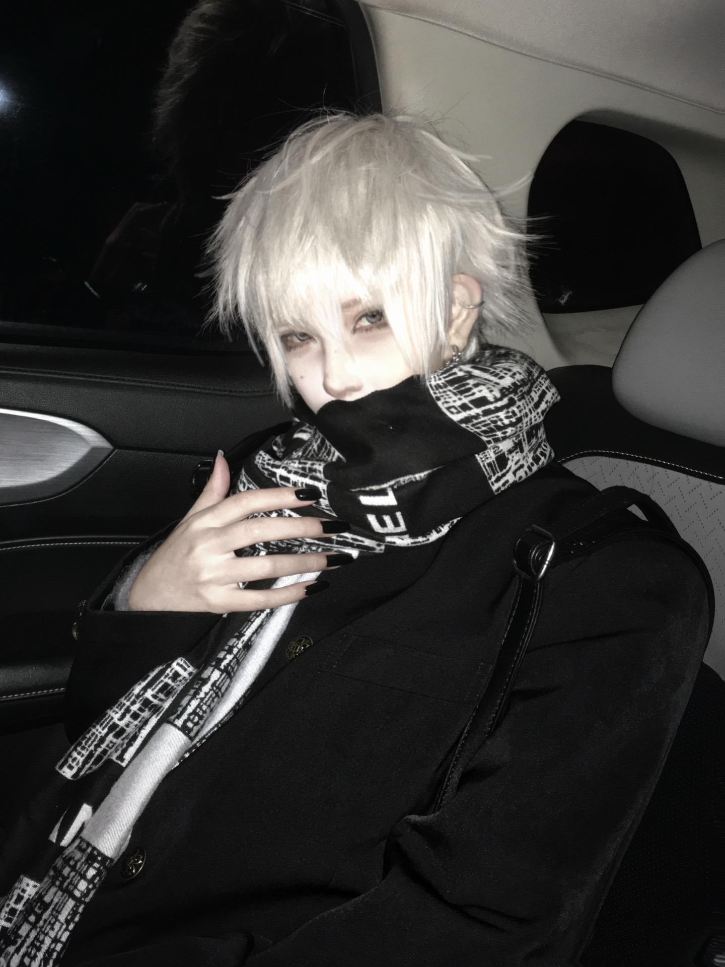 你今天无故扇了我一巴掌。我没有感觉疼 相反的是我感觉你的手特别的冰冷 ...