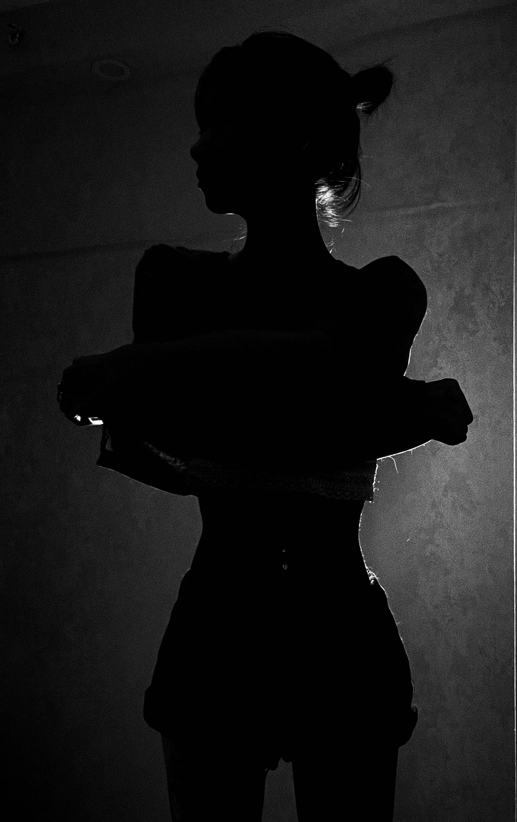 再跟别的女生笑着说话 我就掐死你