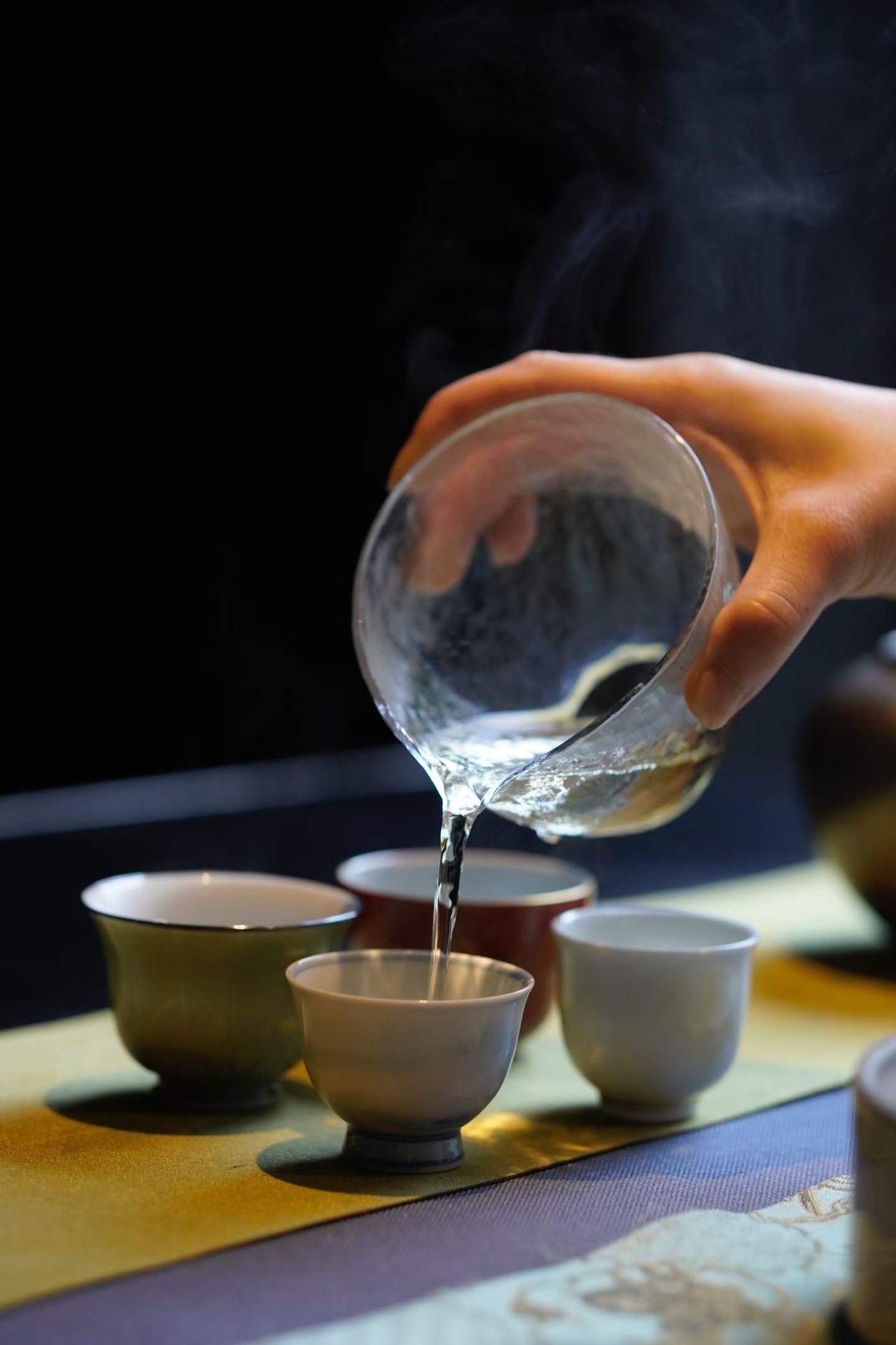 茶道  茶的情绪价值，从来不在茶的价格里，而在你愿意为自己停下的那几分钟里。愿你