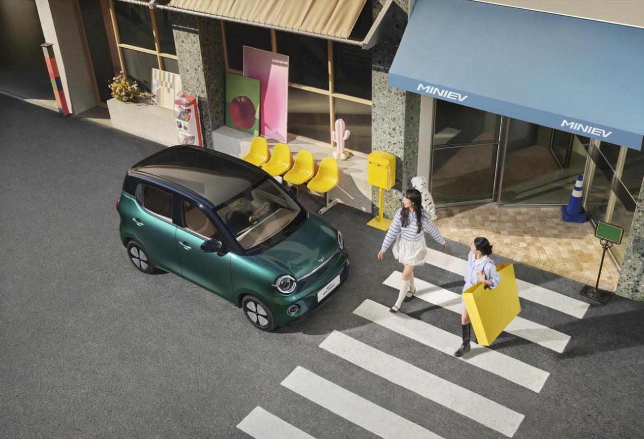 人民的代步车再升级，第五代宏光MINIEV正式上市，置换补贴价4.28万起！
 