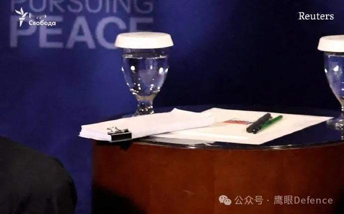 烽火问鼎计划 路透社注意到，在特朗普和普京会晤时，普京身边放了一大堆文件，乌克兰