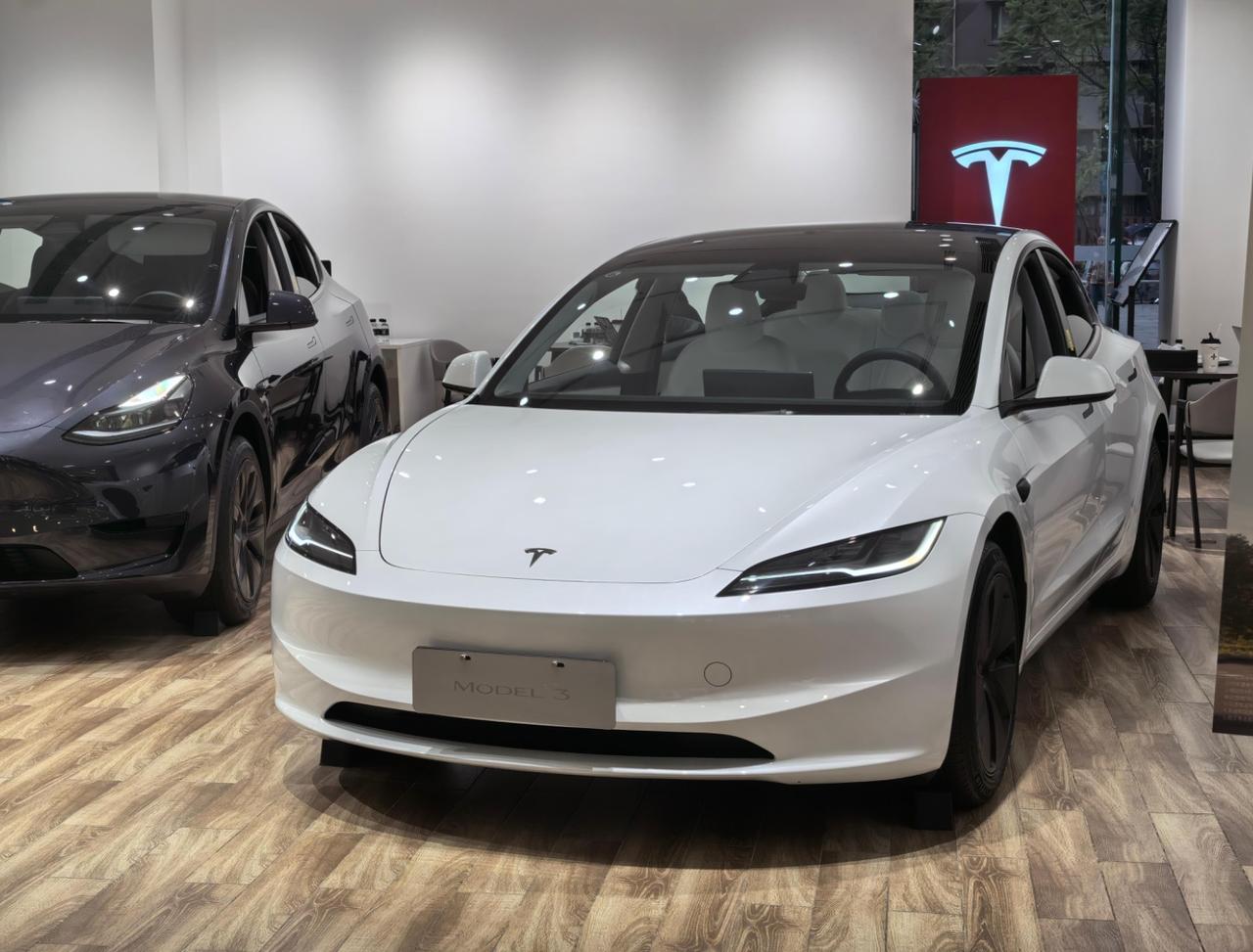 先是“半价理想”，现在又是“半价Model 3”，零跑又整活了。
 
大家都知道