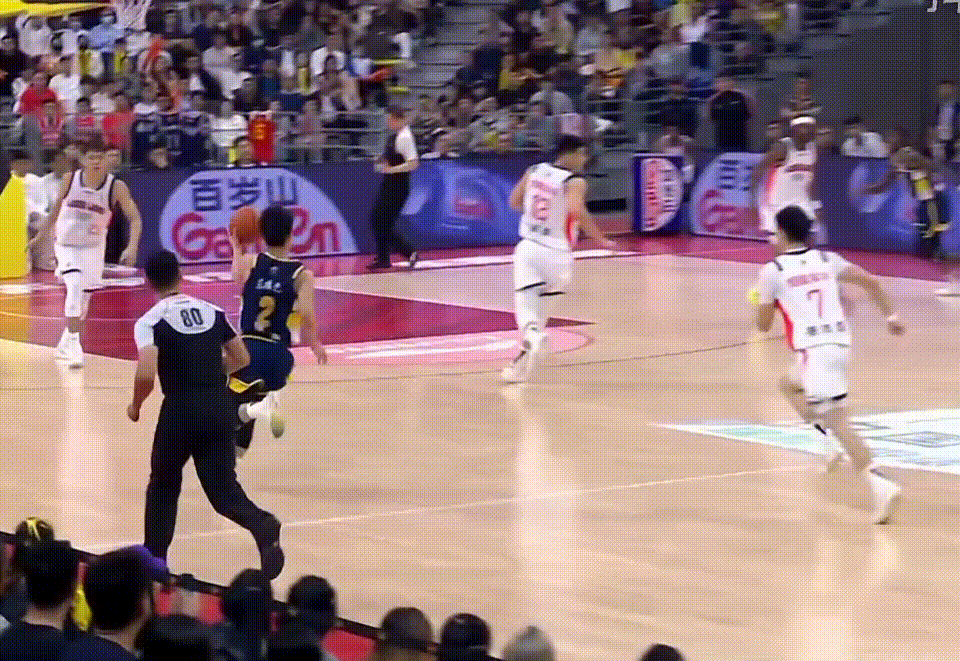 徐杰不看人妙传助攻萨姆纳得手，优雅！第四节打到连外援都愿意把球给徐杰了啊，哈哈哈