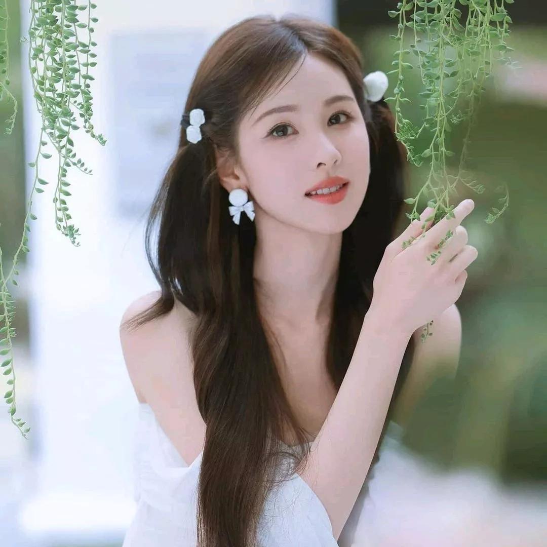 少女与植物的梦幻时光花海少女照 花海少女 自然治愈系植物 萌系少女时光 梦幻森林