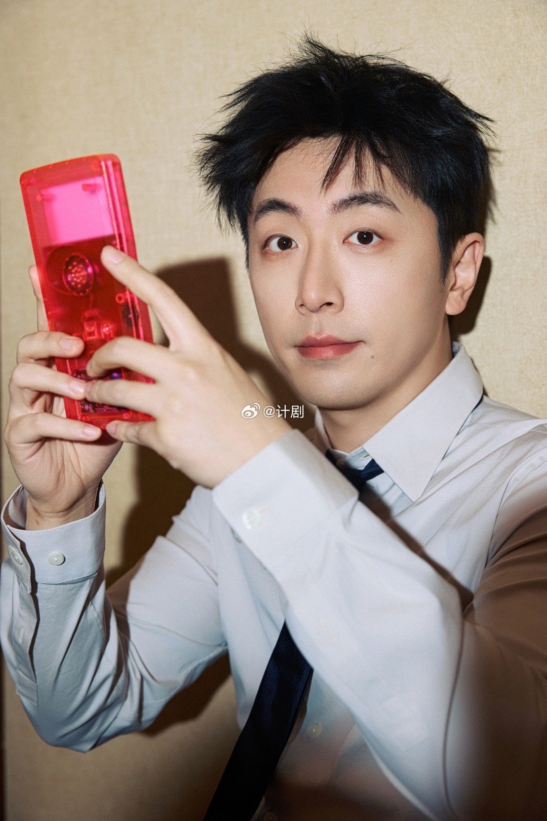 白客 daddy级别的可靠 白客身上那种淡淡的可靠感真的太迷人了，我的妈耶里他演