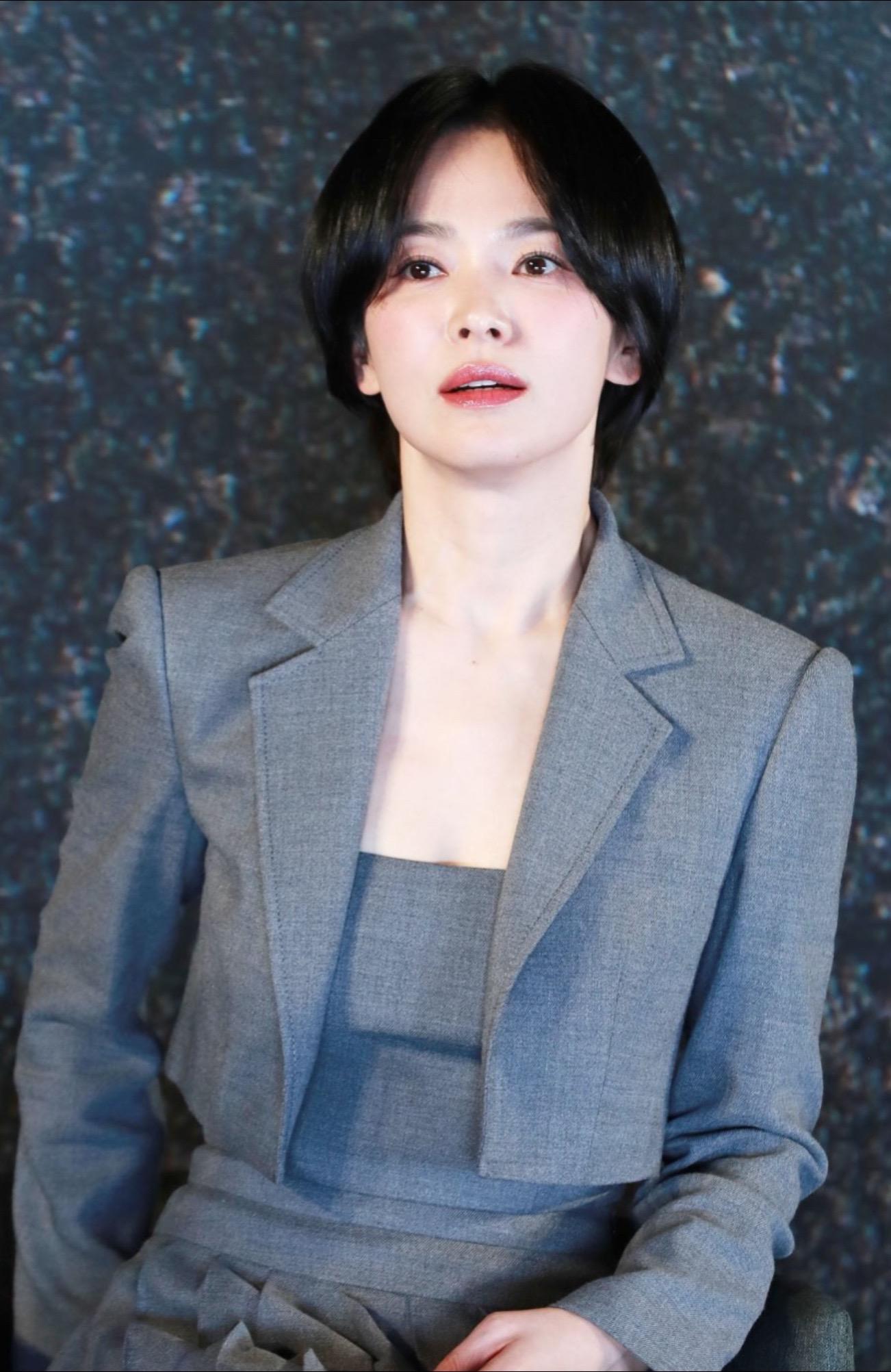 新发型出席宣传活动😙