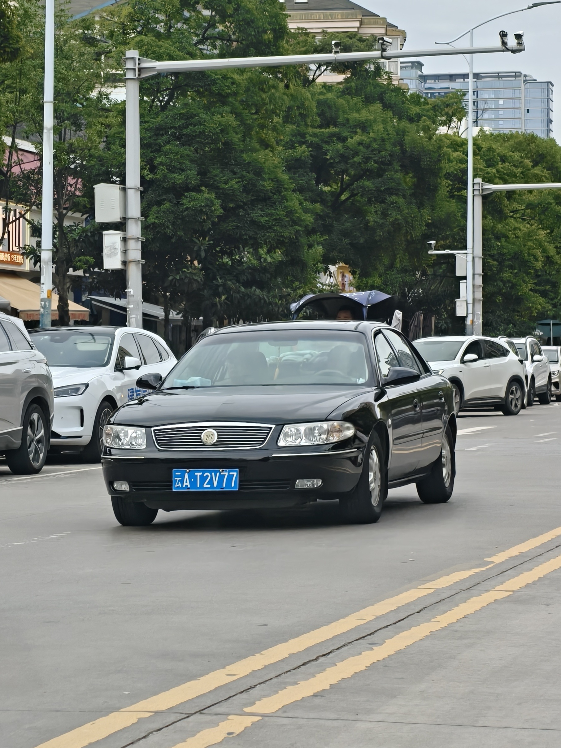 中年男人就是没有睡懒觉的习惯，早起了就来洗车吧