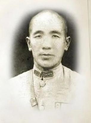 朱家麟（1892—1938），河北省满城区尉公村人。保定陆军军官学校毕业，国民革