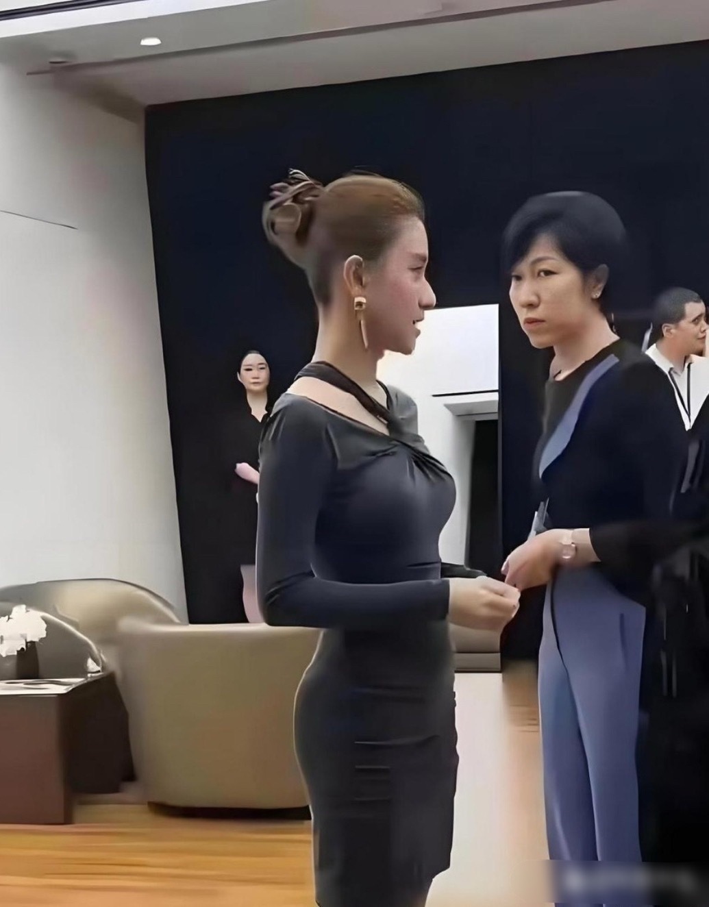 何超莲真人就长这样 没网上传的那么美 