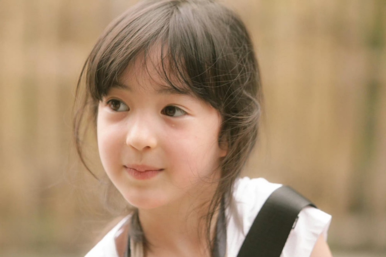 黄嘉千夏克立女儿长这么大了小时候就又美又可爱，现在长成大姑娘了！ 