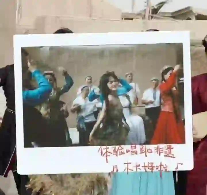 所有人请点开实况！
好鲜活好明媚的文淇&新疆喀什之旅上城士 文淇 杂志 拍立得