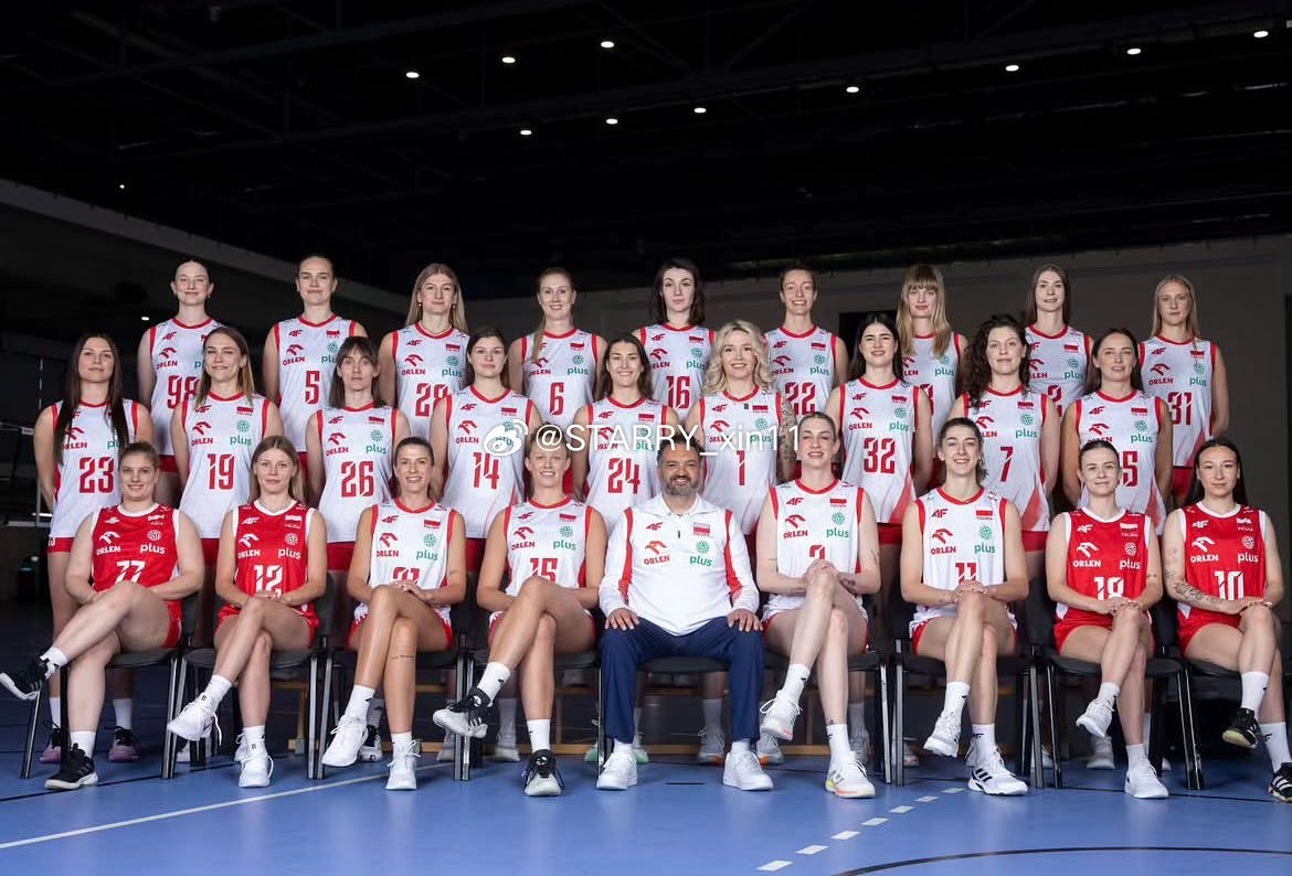 📸塞尔维亚🇷🇸女排，波兰🇵🇱女排集训合照2026年女排vnl