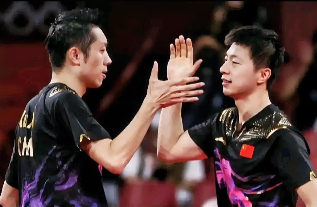 国乒男队为啥请马龙和许昕补课？还是因为樊振东缺席！

最近有细心的网友发现，马龙