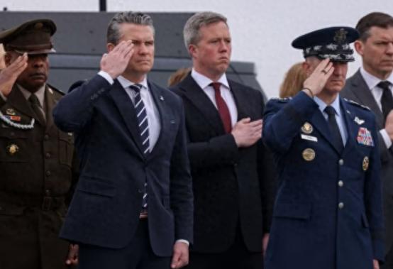 美军这会儿还在中东的烂摊子里拔不出腿，结果后方五角大楼的大领导，国防部长赫格塞思