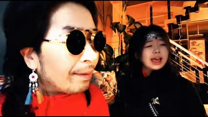 杨九郎父女演唱的草原歌曲非常动听，小姑娘月儿更是极富歌唱天赋。父女二人配合默契，
