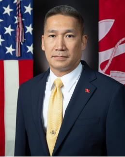 特朗普于北京时间9月2日发文写道：“我很荣幸提名真正的战士曹洪担任下一任海军部长