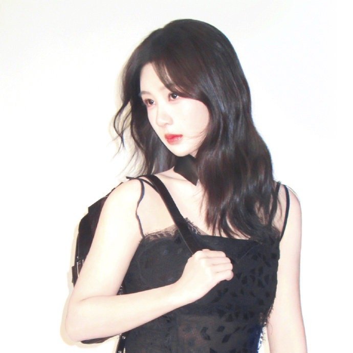 杨紫玉兰花开君再来 💜杨紫董竹君 这个城市，夜晚的风很大，总在最累的时候想起家