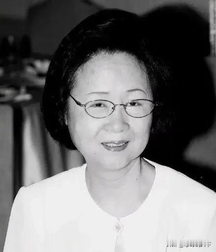 简直是令人难以置信的消息——琼瑶自杀身亡！

琼瑶是华语文学界具有广泛影响力的作