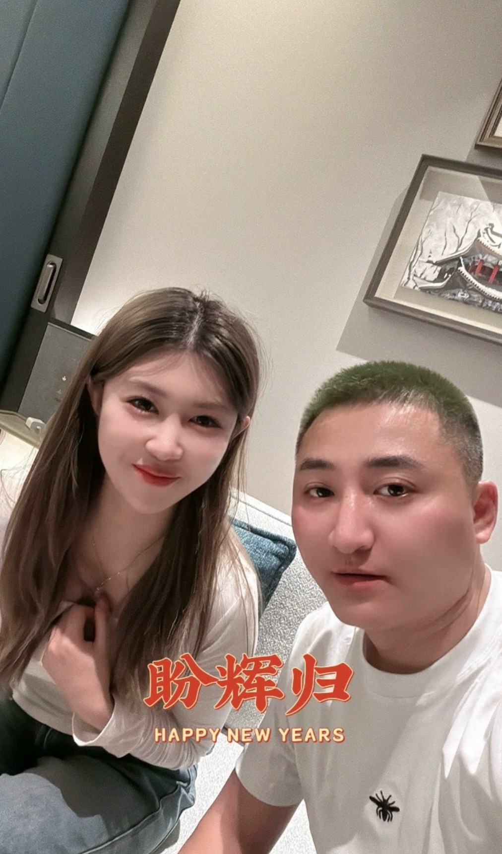 小师妹盼辉归：突然翻到这张照片，感觉心里挺难受的，帮了一群人，最后自己一无所有的