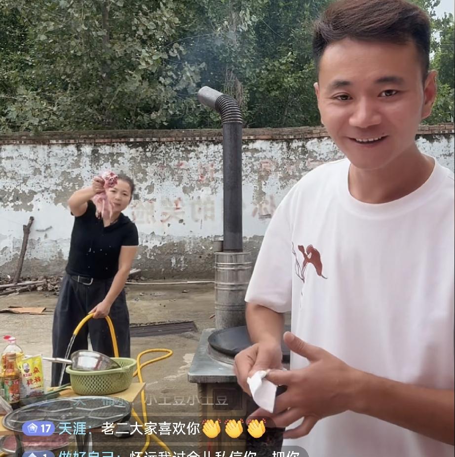 厉怀远今天直播直播间在线人数稳定在人2000人左右，厉怀远还是在带货他比较擅长的