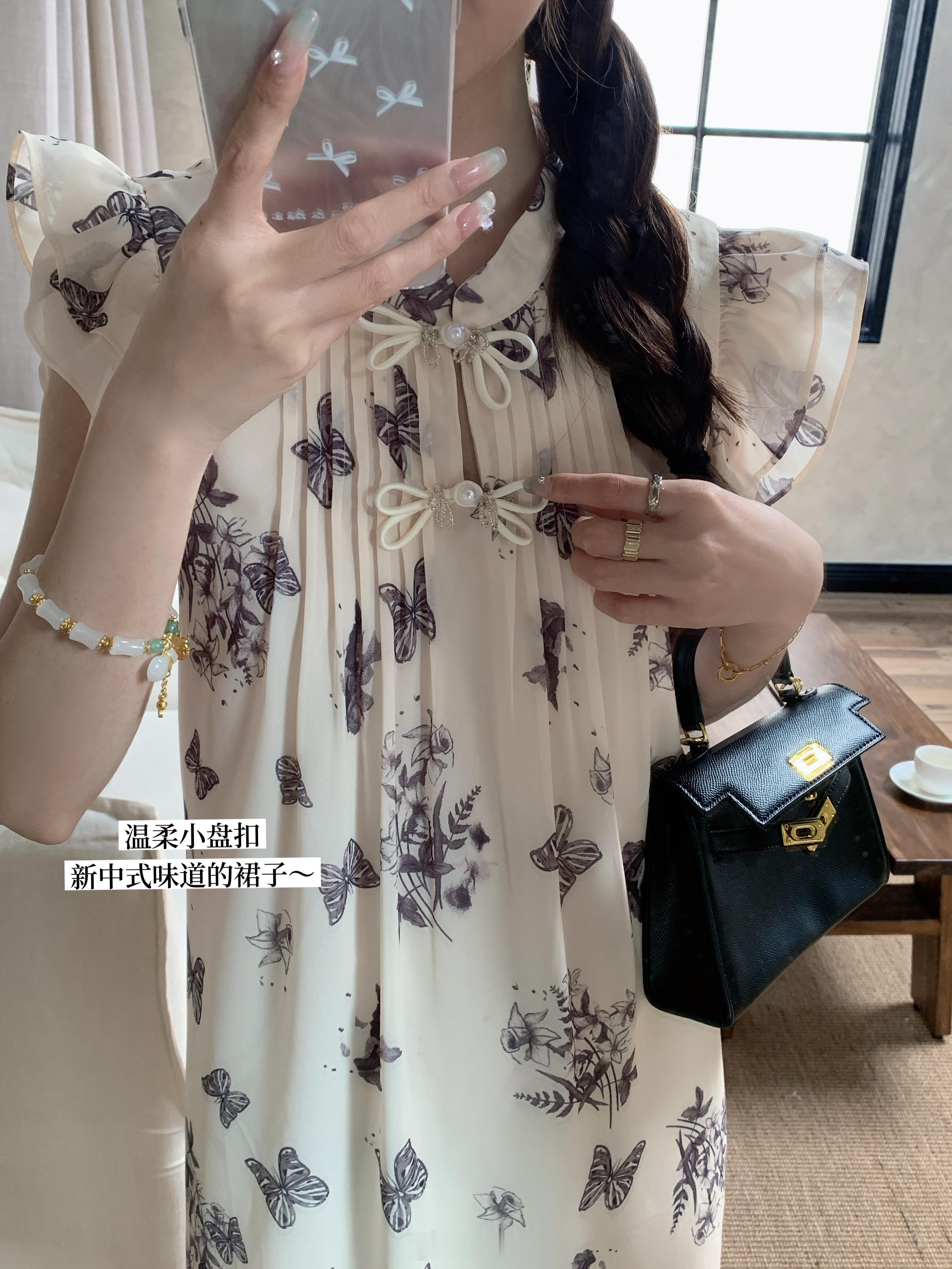 浅浅剧透一下带袖子的连衣裙 🦋🫧来交作业啦先给大家剧两个款都是下周就能安排哈